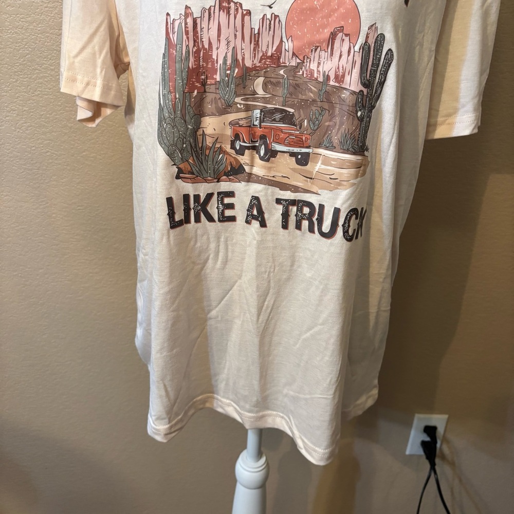 NEW Graphic Tee XL Cream Desert Scene Heart Like a Truck Country Western Lightwt - Picture 4 of 13